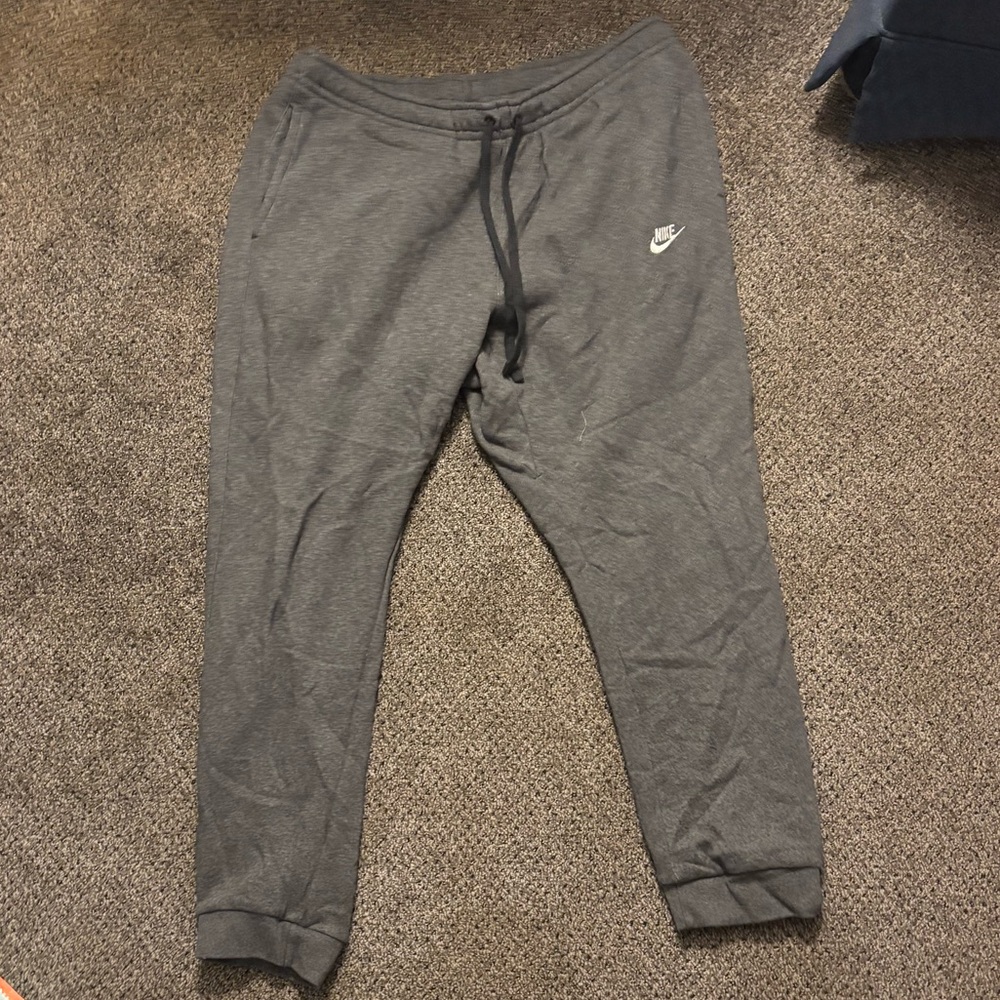 Nike Men's Gray Jogger Sweatpants